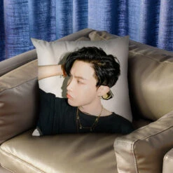 Housse De Coussin 40 X 40 - BTS 12 Housse De Coussin 40 X 40 - BTS -Dessin Animé Vêtements 0c6a6be7 77da 46c3 94ac a631f686ccb9 1