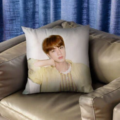 Housse De Coussin 40 X 40 - BTS 13 Housse De Coussin 40 X 40 - BTS -Dessin Animé Vêtements 13305a85 ec7f 465f b2db cd5ed8951db9 1