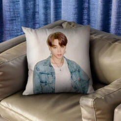 Housse De Coussin 40 X 40 - BTS 14 Housse De Coussin 40 X 40 - BTS -Dessin Animé Vêtements ead6f86d d6c8 48af adfb ab39fa6a4f87 1